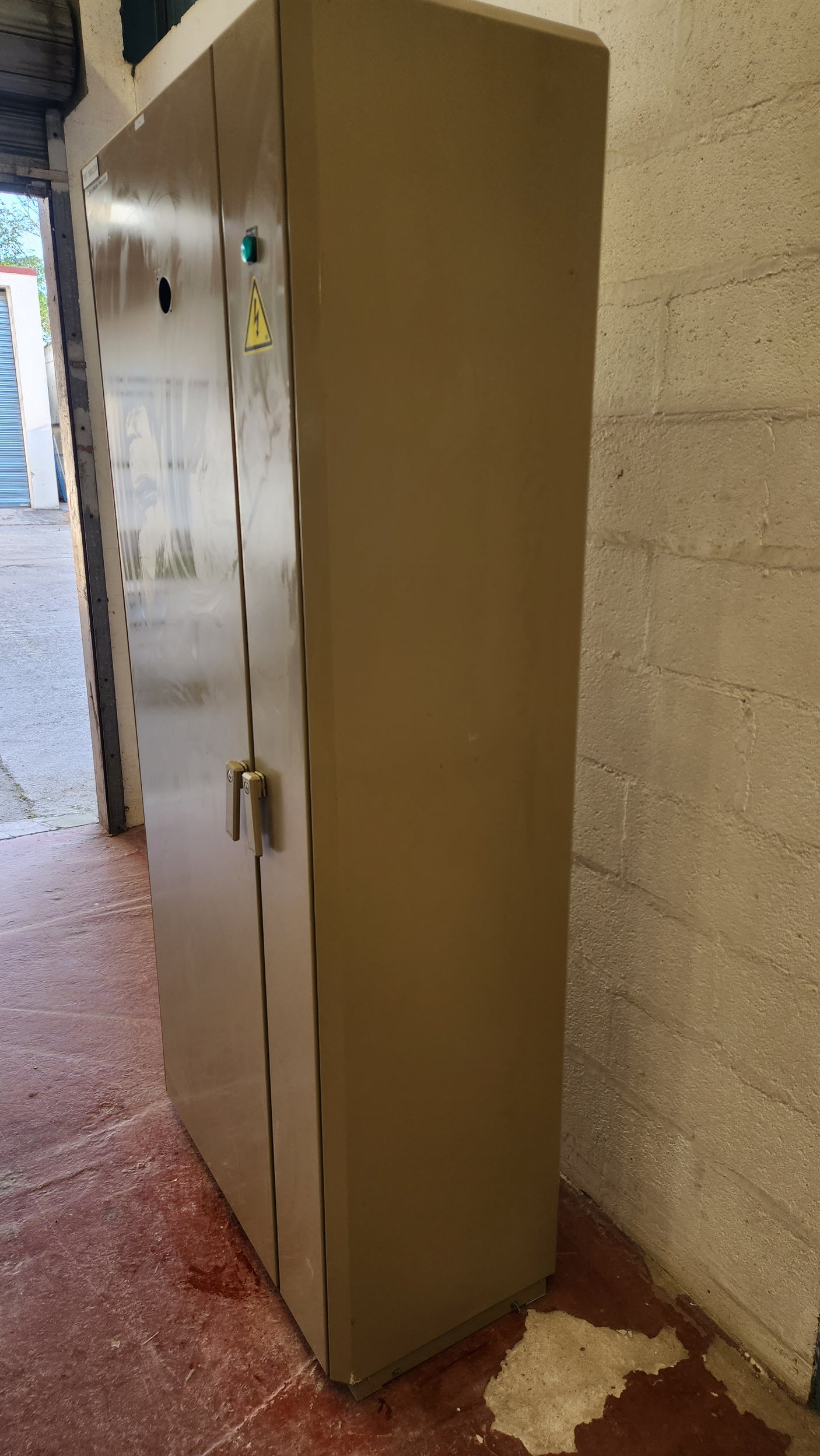 Armoire électrique industrielle / armoire de distribution 2,02 m