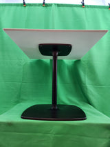 Table carrée moderne blanc / pied central noir – 59 x 59 cm