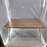 Table / bureau 140 x 80 cm style scandinave – plateau chêne – pieds métal blancs – Bon état