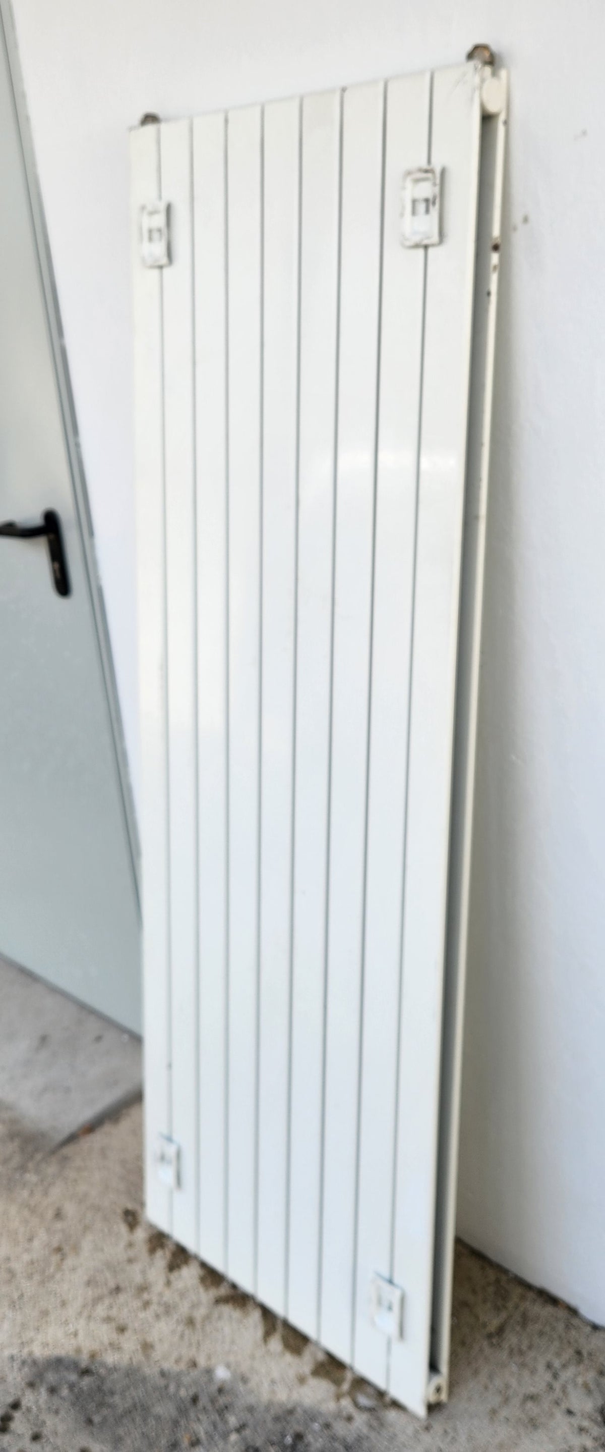 Radiateur design vertical à lames plates – eau chaude – environ 180 x 60 cm – Bon état