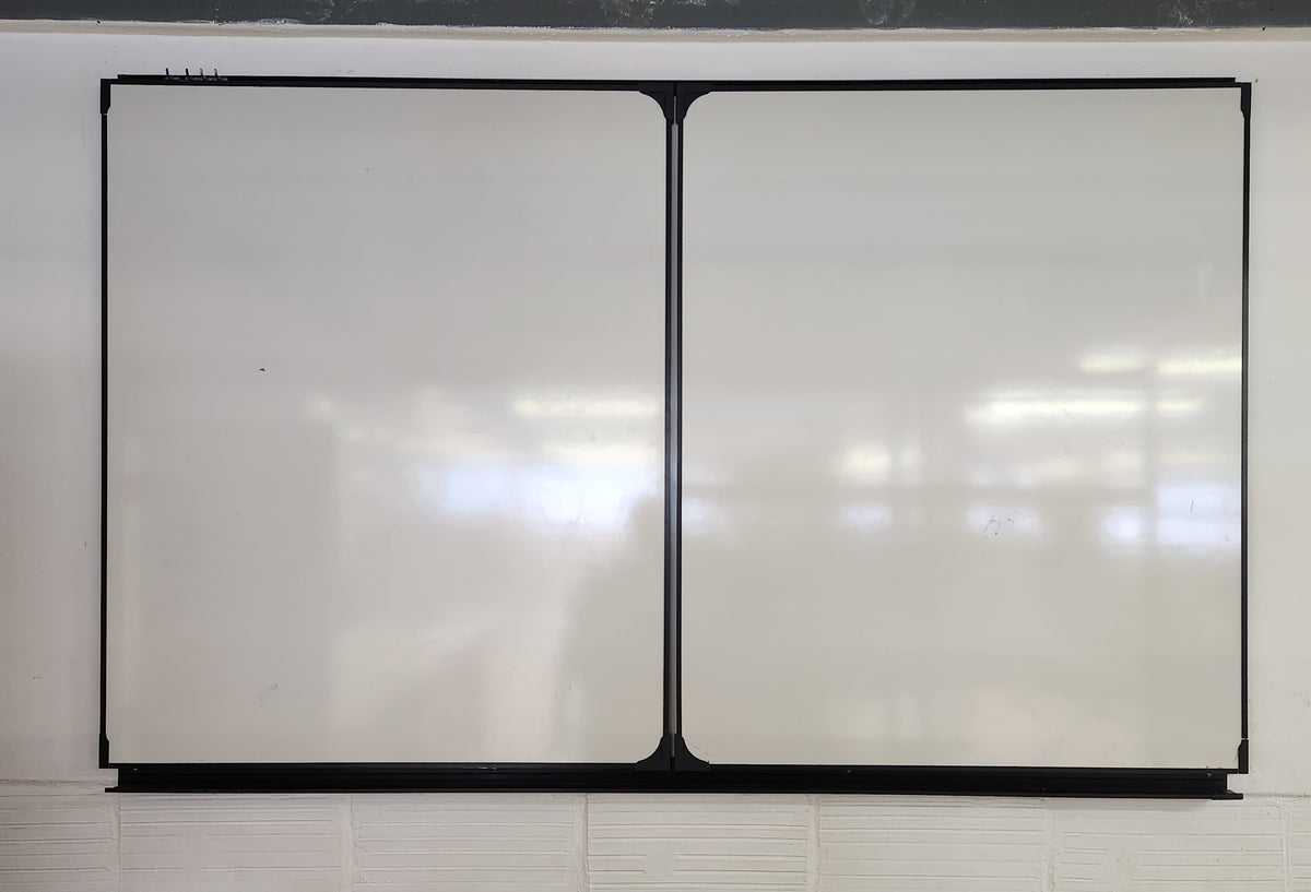 Tableau blanc triptyque à volets 200 x 100 cm – effaçable à sec – 5 faces d'écriture – Bon état