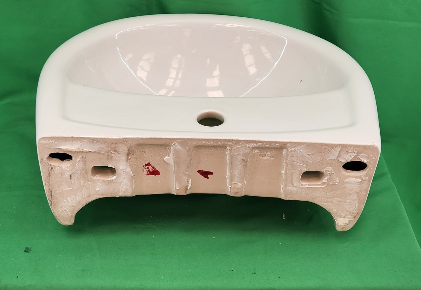 Lavabo suspendu en céramique blanche Villeroy & Boch - Très bon état