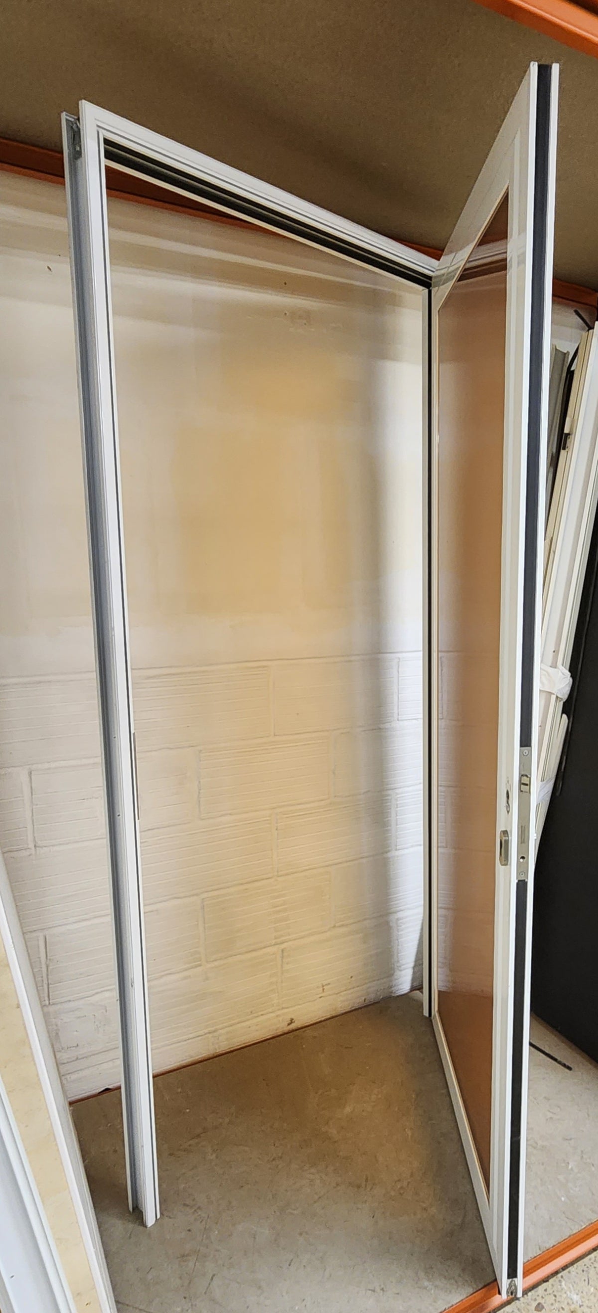 Bloc-porte aluminium blanc vitré 93 x 214,5 cm – huisserie alu, serrure à cylindre – Bon état