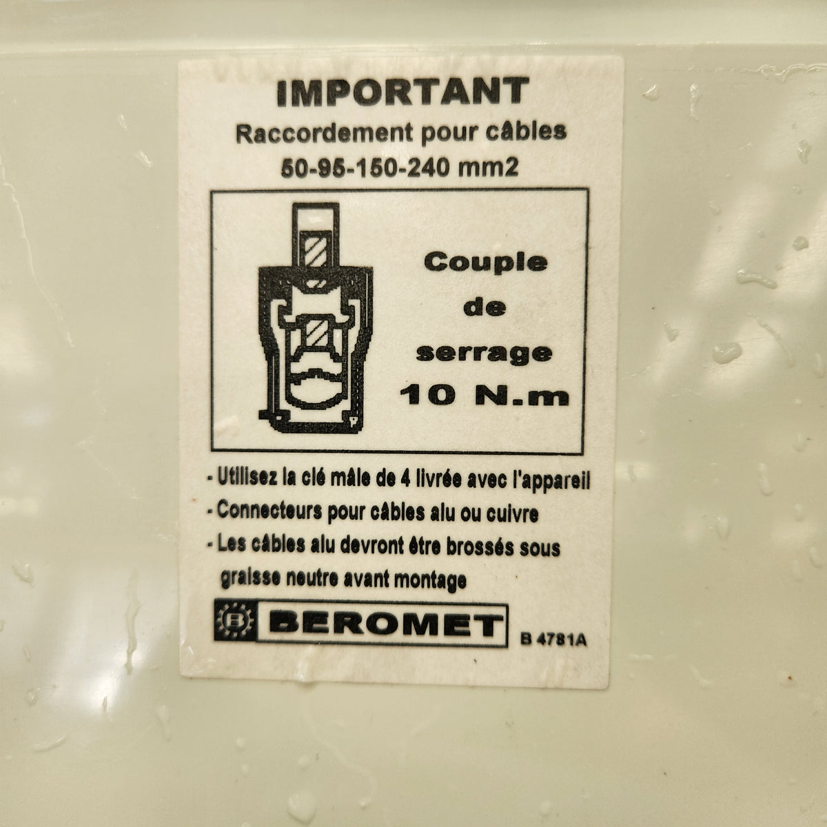 Coffret de dérivation tétrapolaire pour colonne électrique – Beromet – raccordement 50 à 240 mm², alu ou cuivre – Bon état