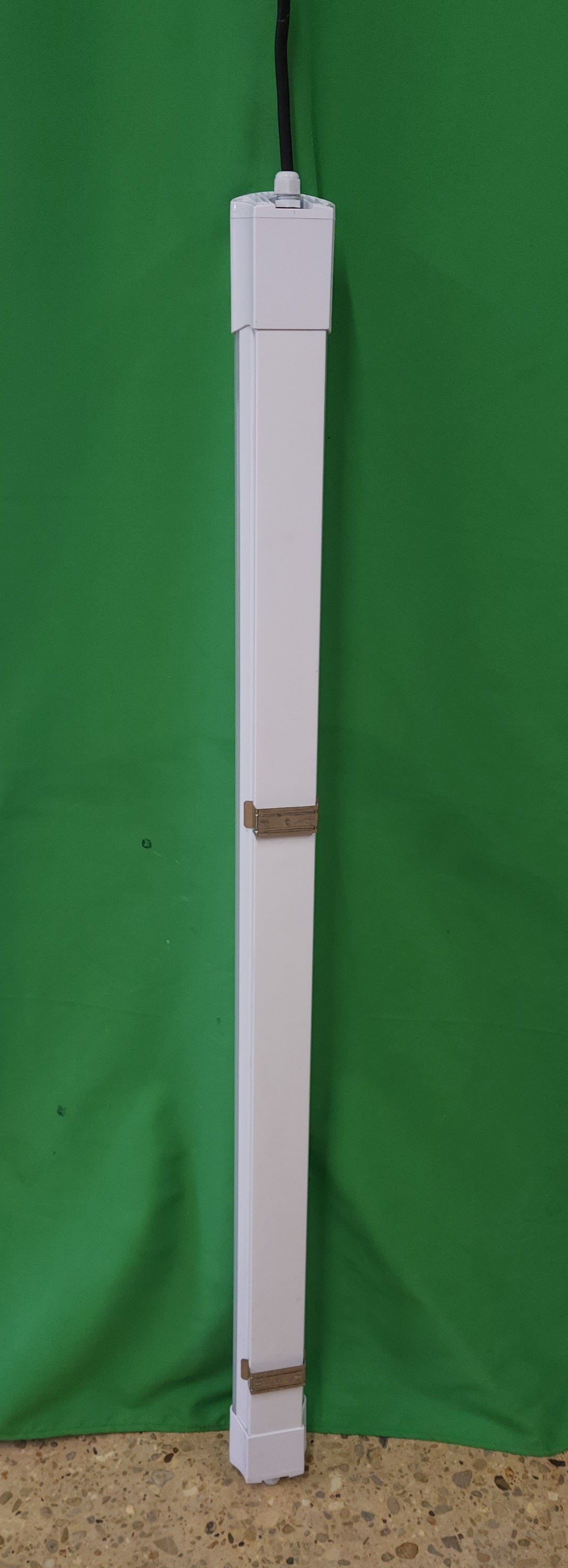 Réglette LED étanche SFN Éclairages Diffuled – 120 cm – IP65 – Bon état