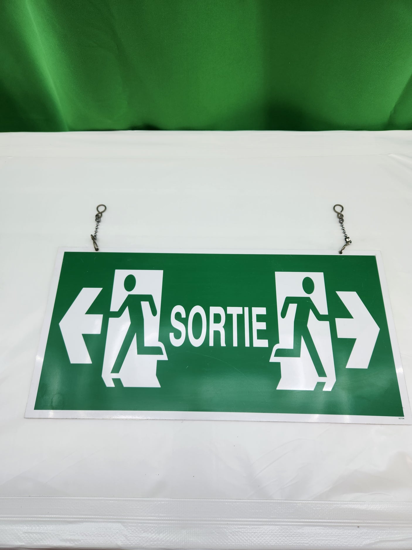 Panneau SORTIE de secours double face – flèches gauche et droite