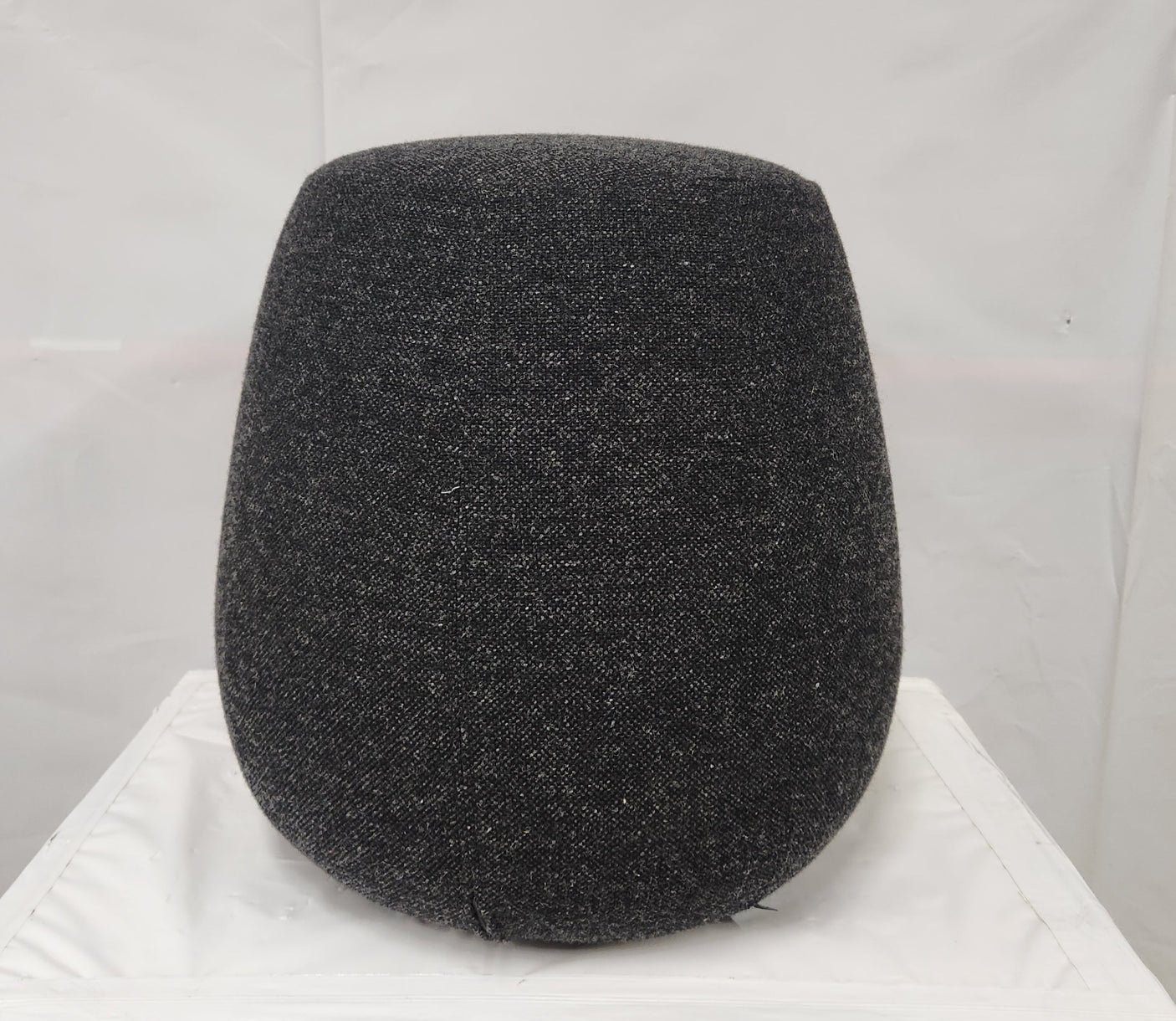 Pouf / tabouret bas Arper - tissu chiné gris anthracite - roulettes - Très bon état