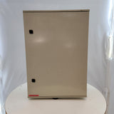 Coffret étanche en polyester avec plaque de montage perforée – 72 x 50 x 25 cm – 2 fermetures, joint – Bon état