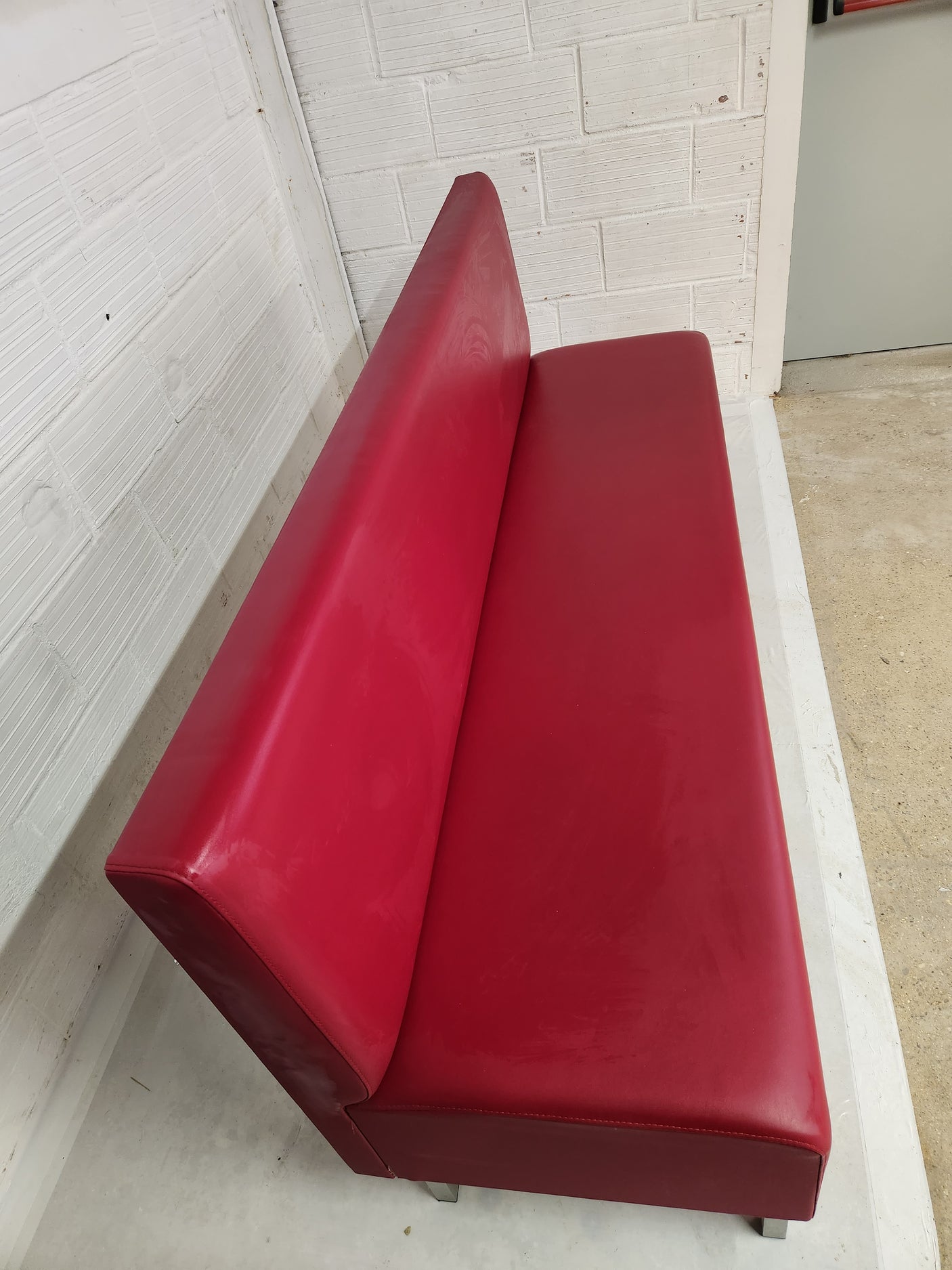 Banquette rouge professionnelle 3 places – restaurant / snack / accueil