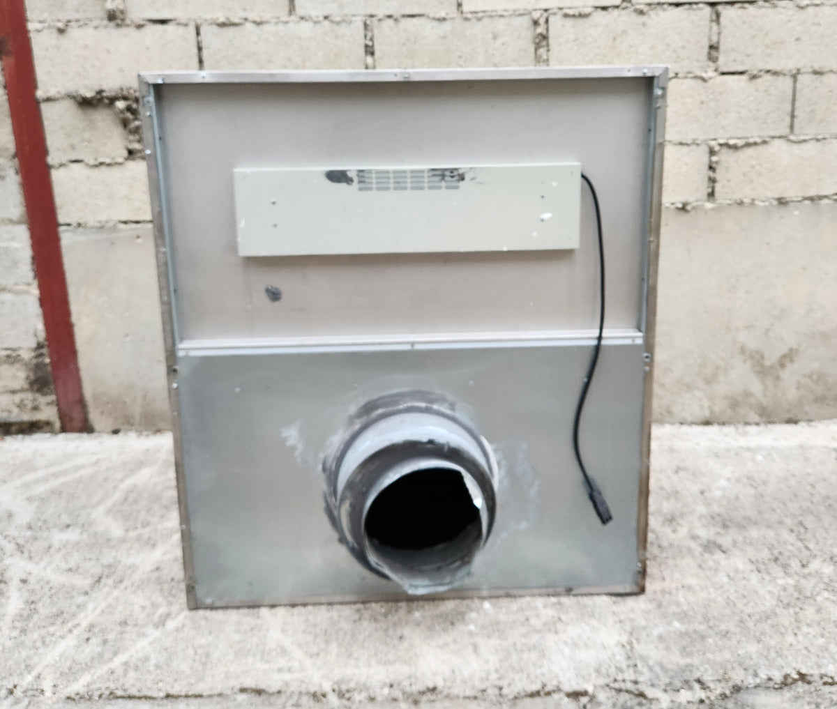 Hotte caisson inox 100 cm + moteur d'extraction (déposé) – 2 filtres à graisse – éclairage – Bon état