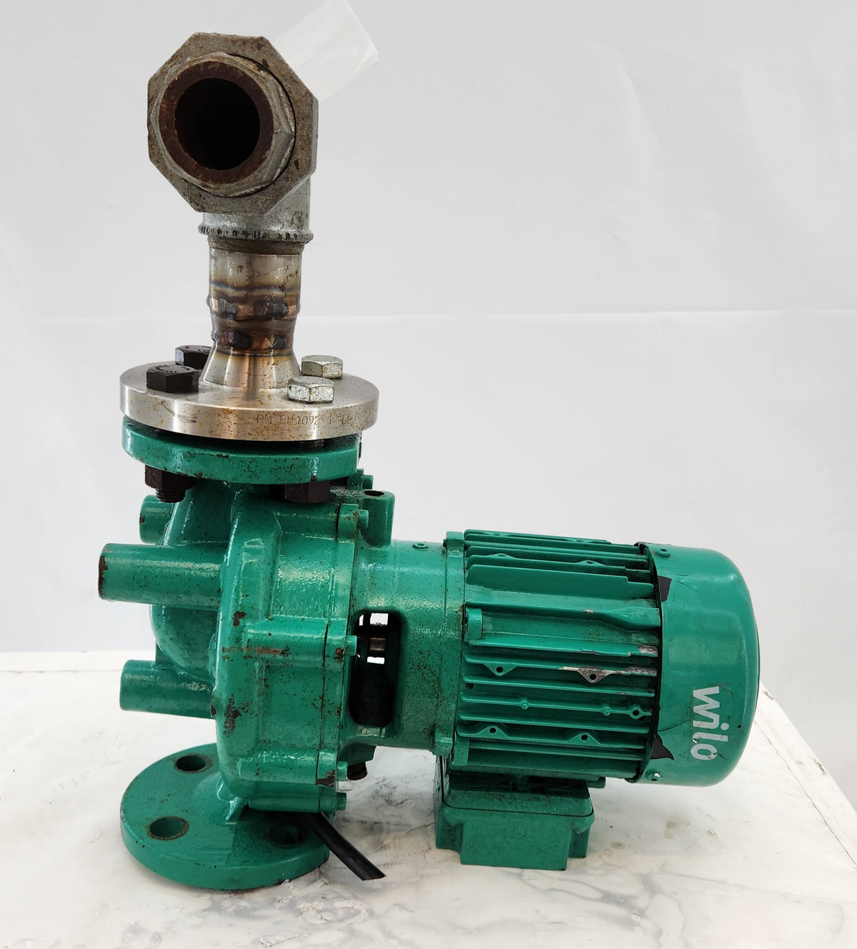 Pompe centrifuge Wilo – moteur triphasé 0,37 kW – brides + raccord inox – Bon état
