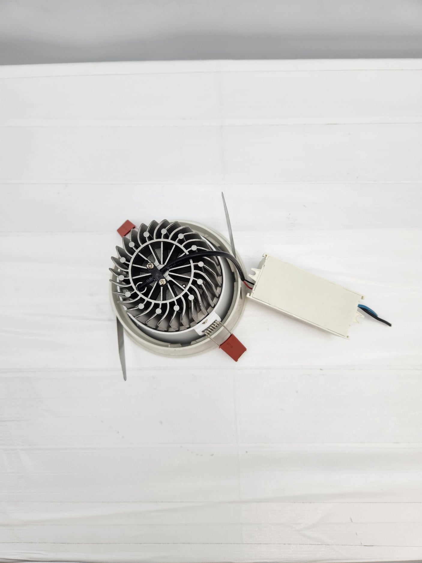 Spot LED encastrable Indigo – 25W – Avec driver –Très bon état