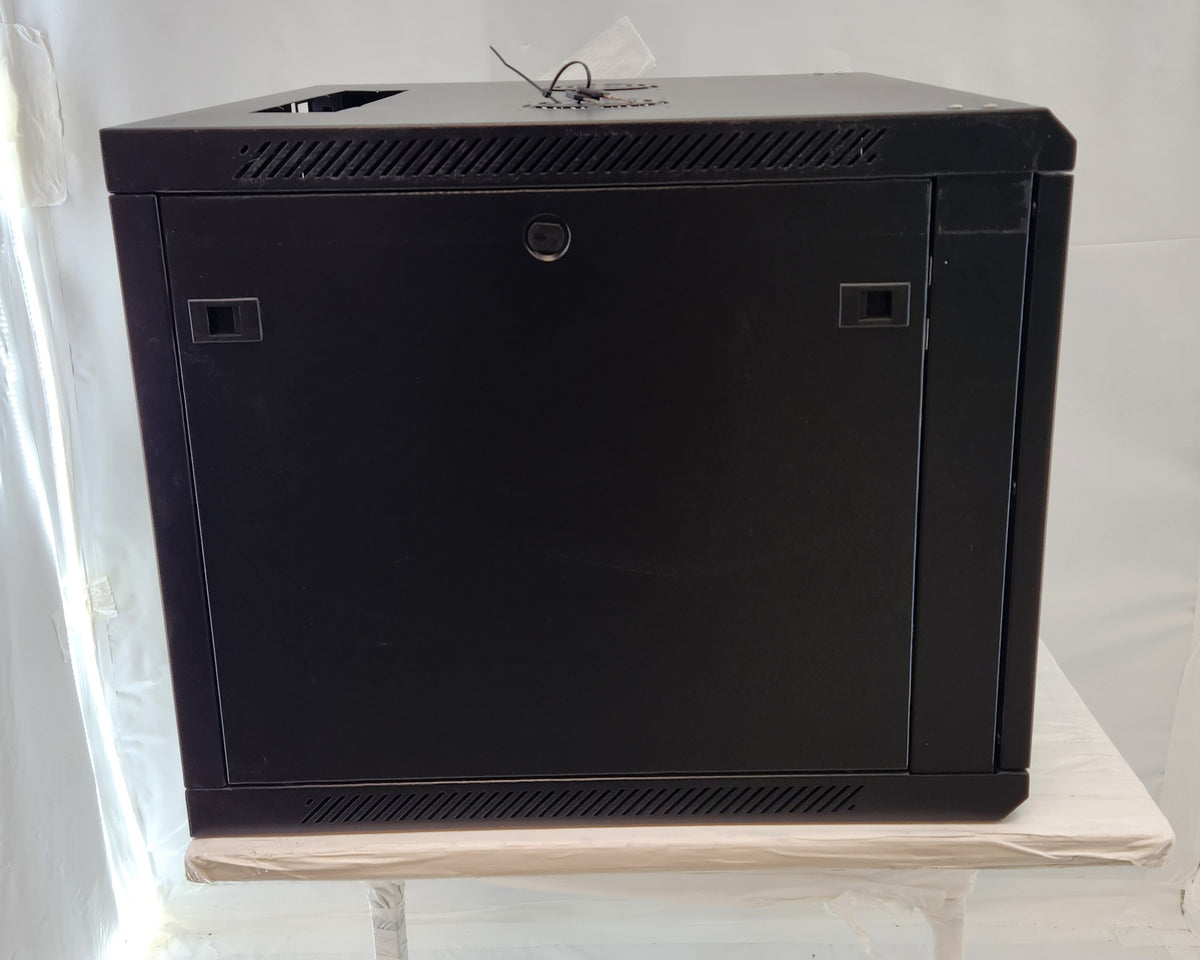 Baie de brassage murale 19" 9U Folan – 60 x 60 cm – porte vitrée à clé – 2 ventilateurs – Bon état