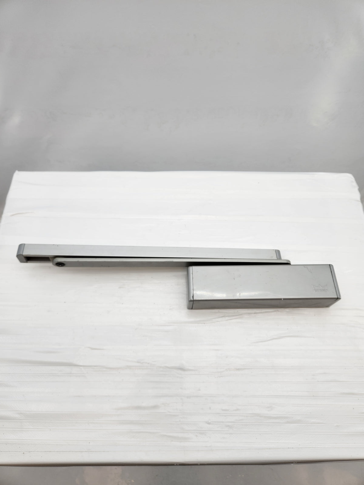 Ferme-porte hydraulique avec bras – fermeture automatique