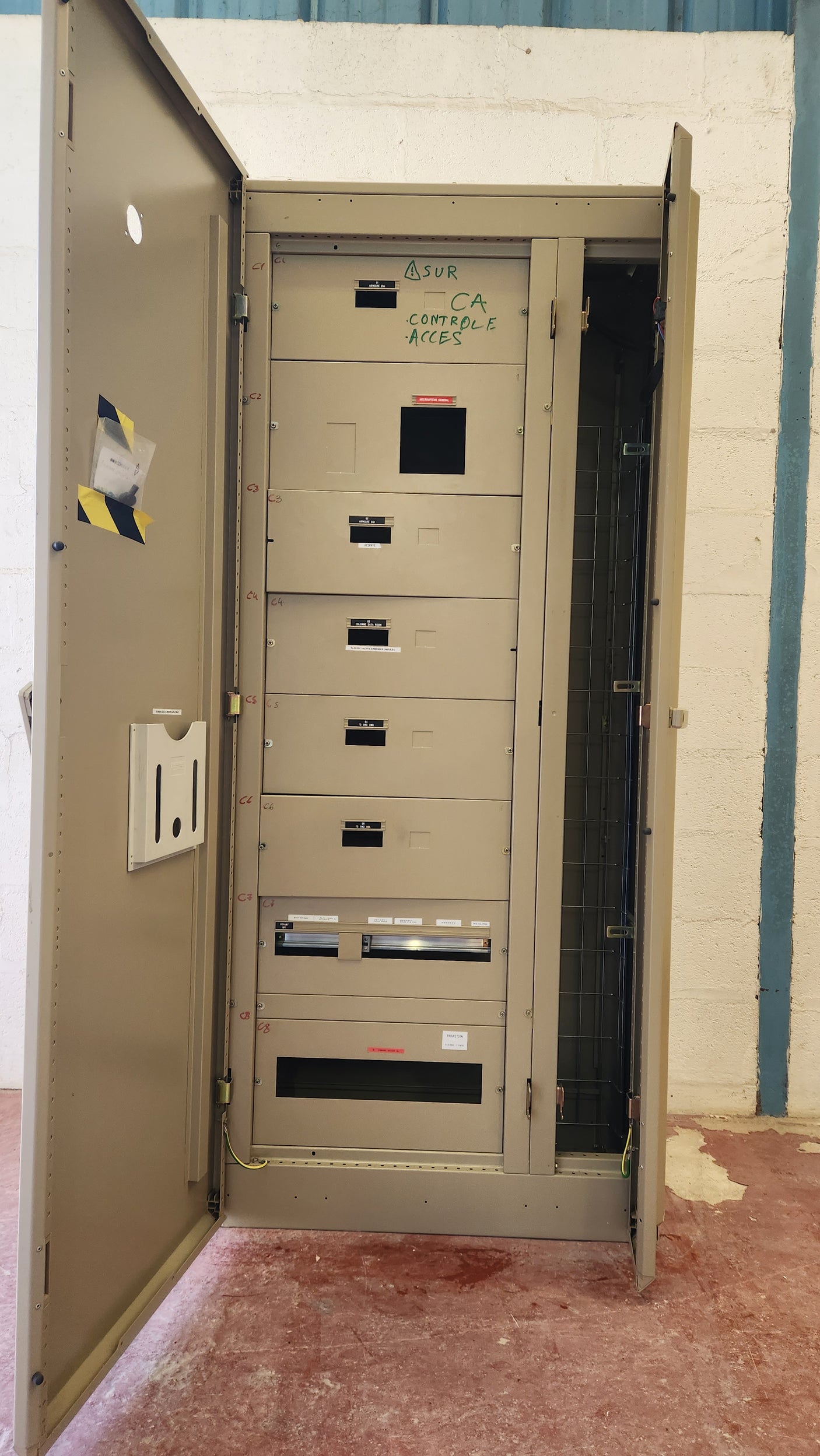 Armoire électrique industrielle / armoire de distribution 2,02 m
