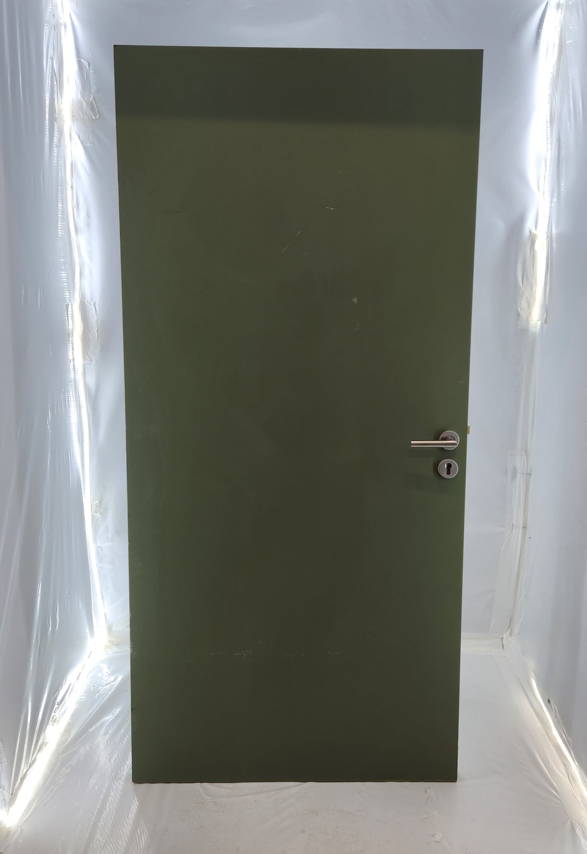 Bloc-porte intérieur 93 cm vert olive avec huisserie et poignée inox – Bon état