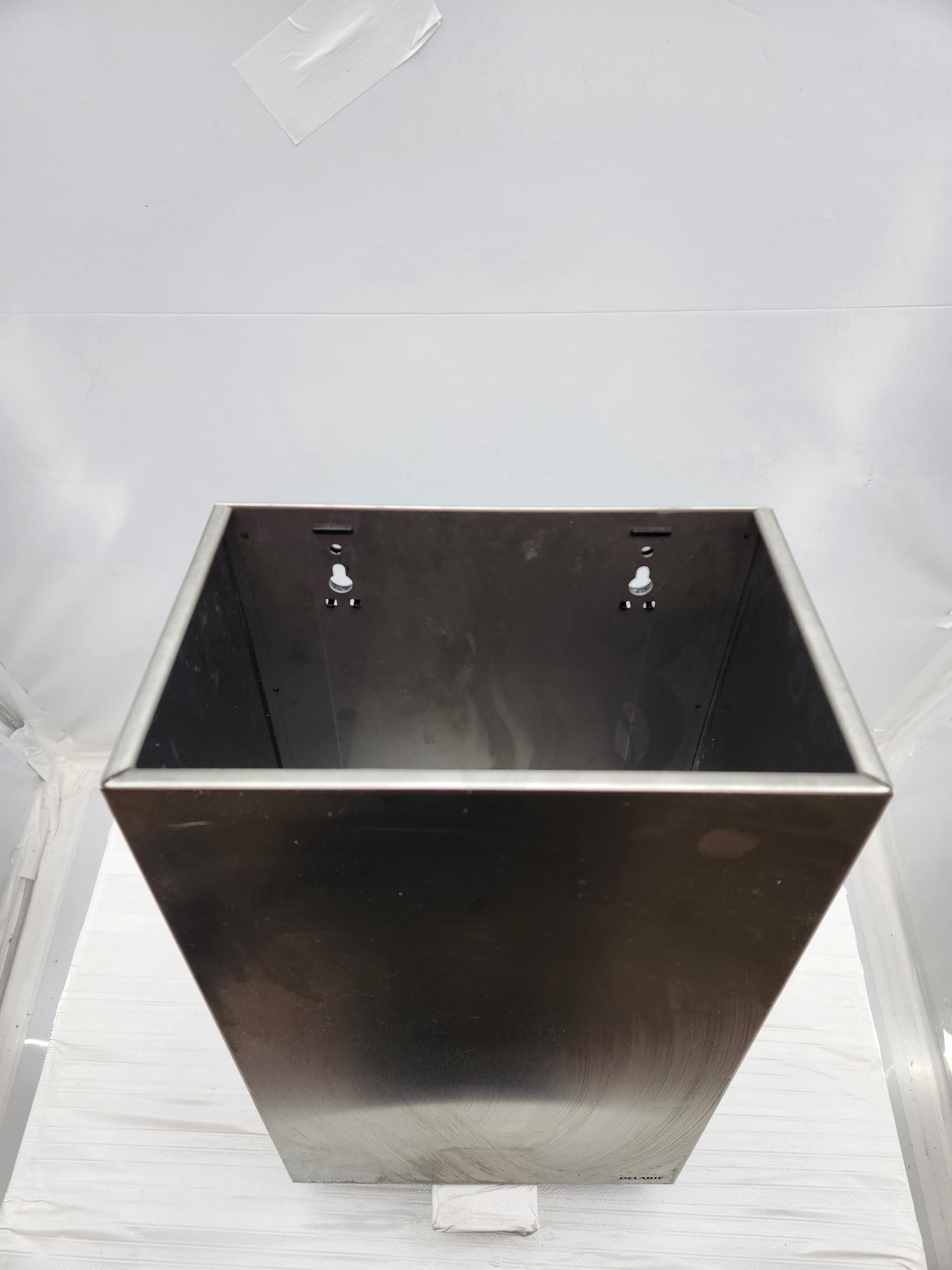 Poubelle murale inox DELABIE 20 L – sanitaires professionnels