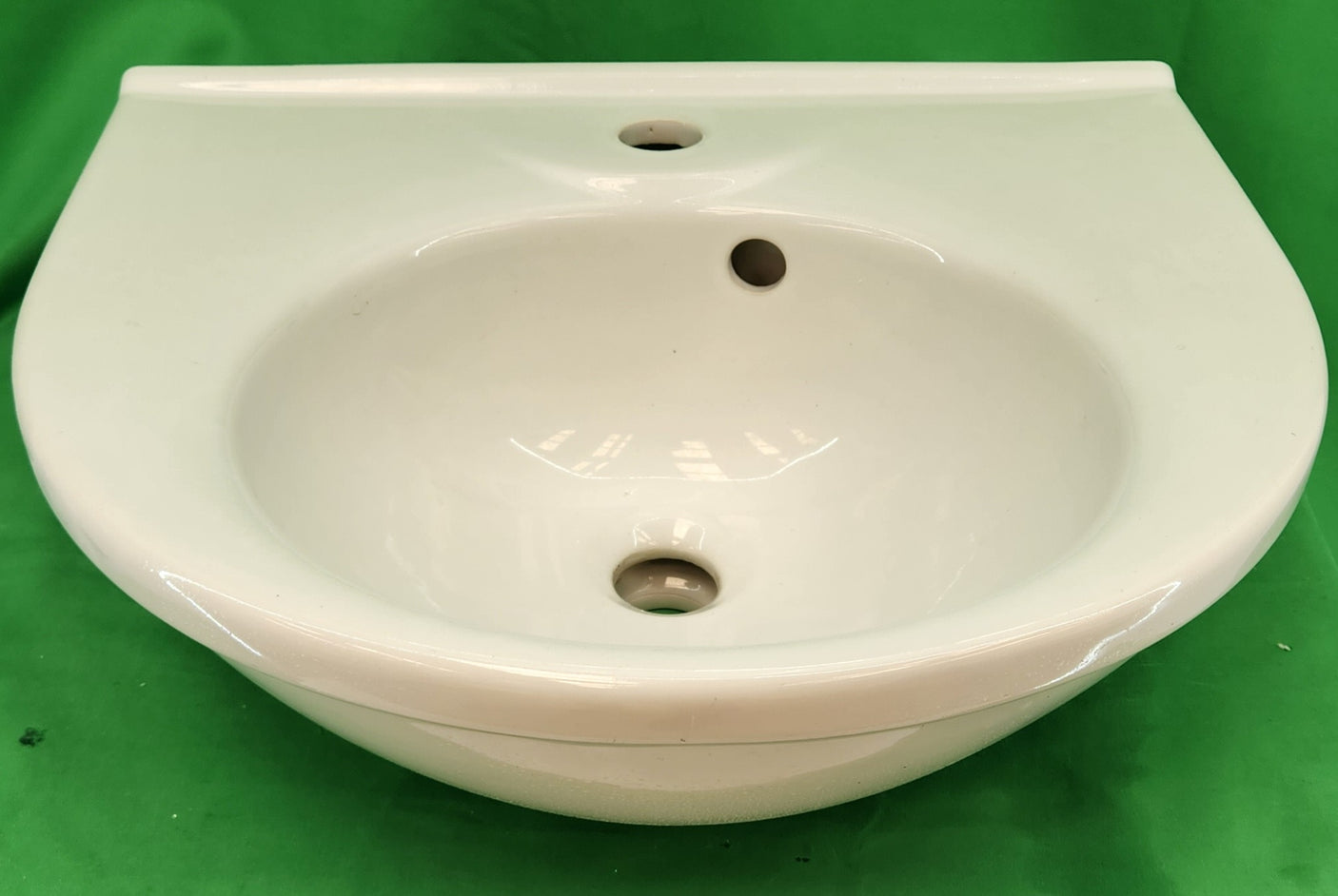 Lavabo suspendu de la marque Allia - Très bon état