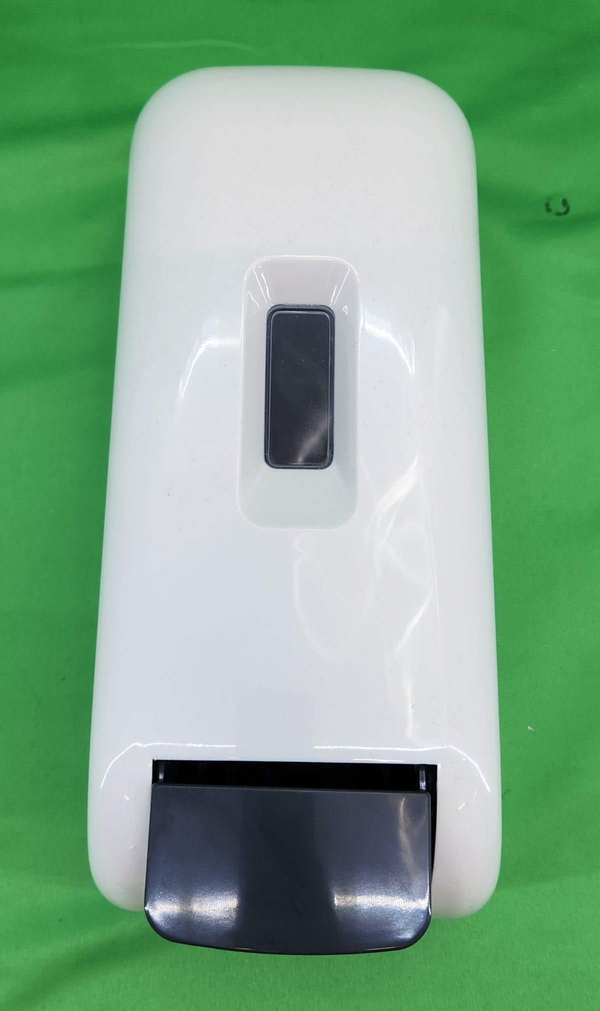 Distributeur de savon à poussoir pour recharges – capot blanc, fenêtre de niveau – Bon état