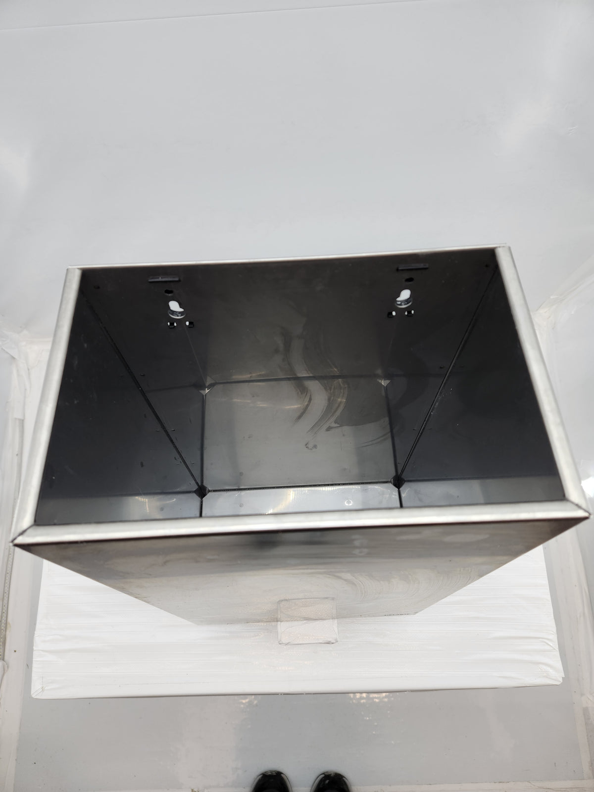 Poubelle murale inox DELABIE 20 L – sanitaires professionnels