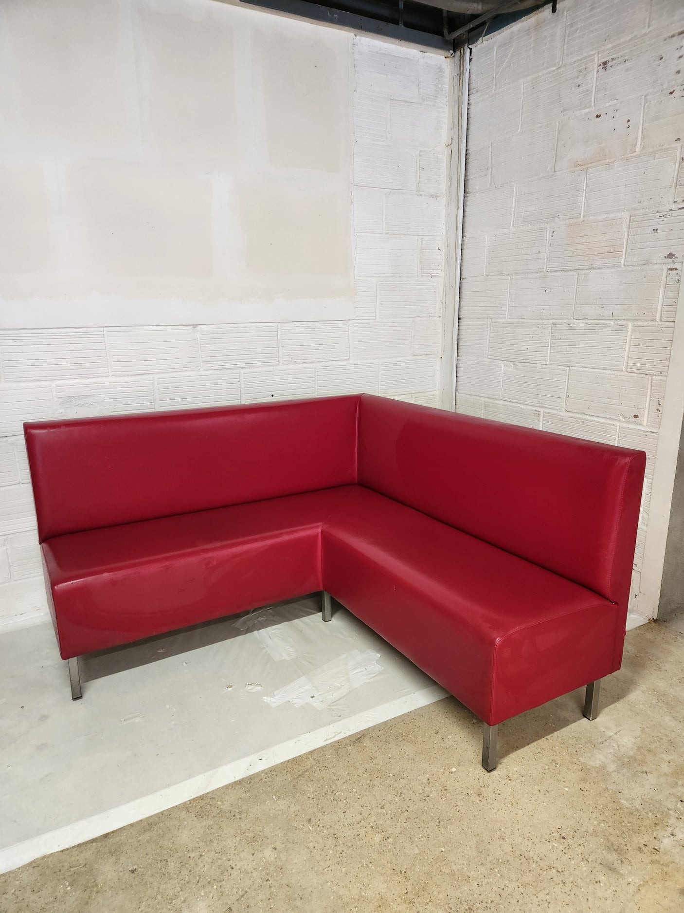Banquette d’angle rouge – idéal restaurant / snack / bar