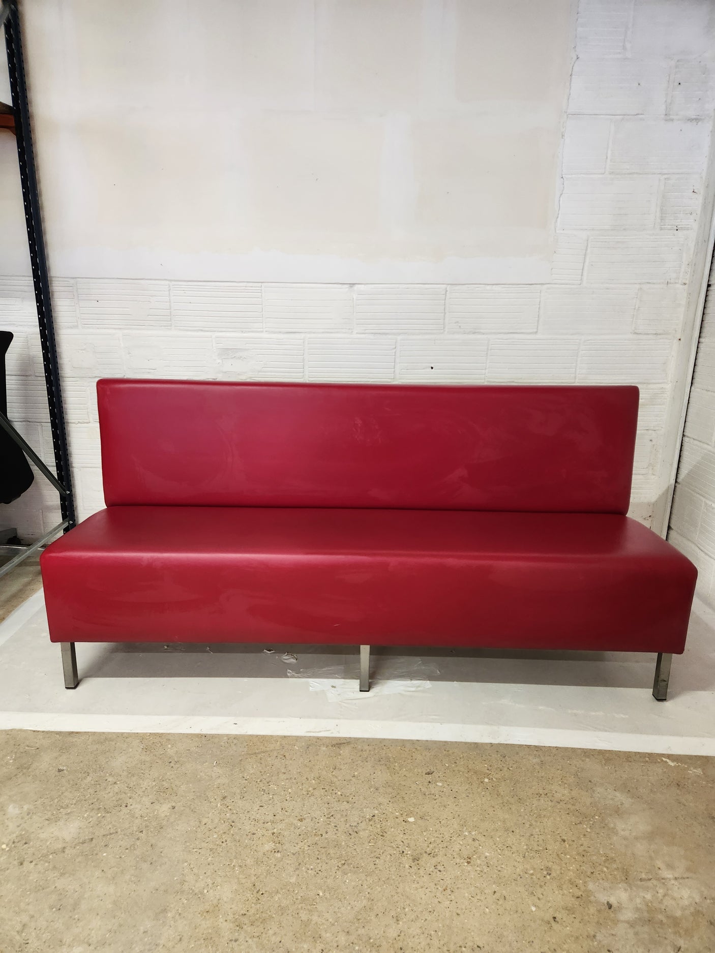 Banquette rouge professionnelle 3 places – restaurant / snack / accueil