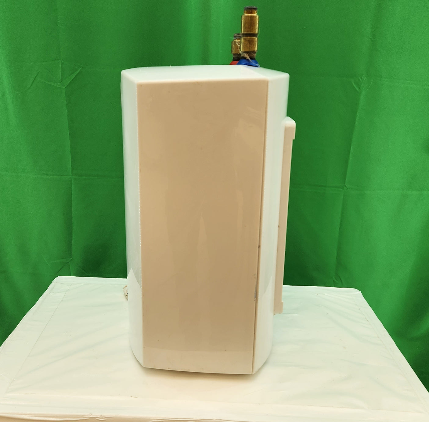 Chauffe-eau électrique 10L Evenes – compact sous évier