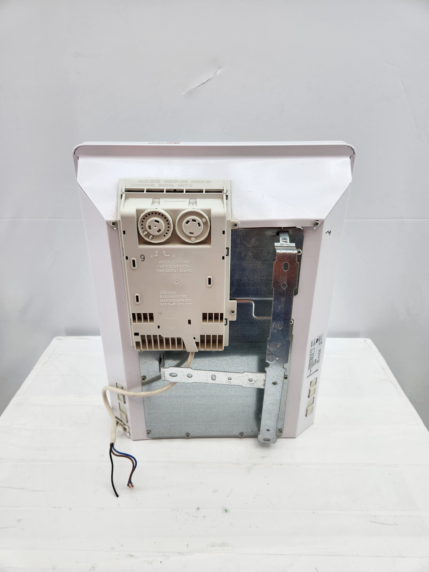 Radiateur électrique mural Applimo 750W – Fonctionnel