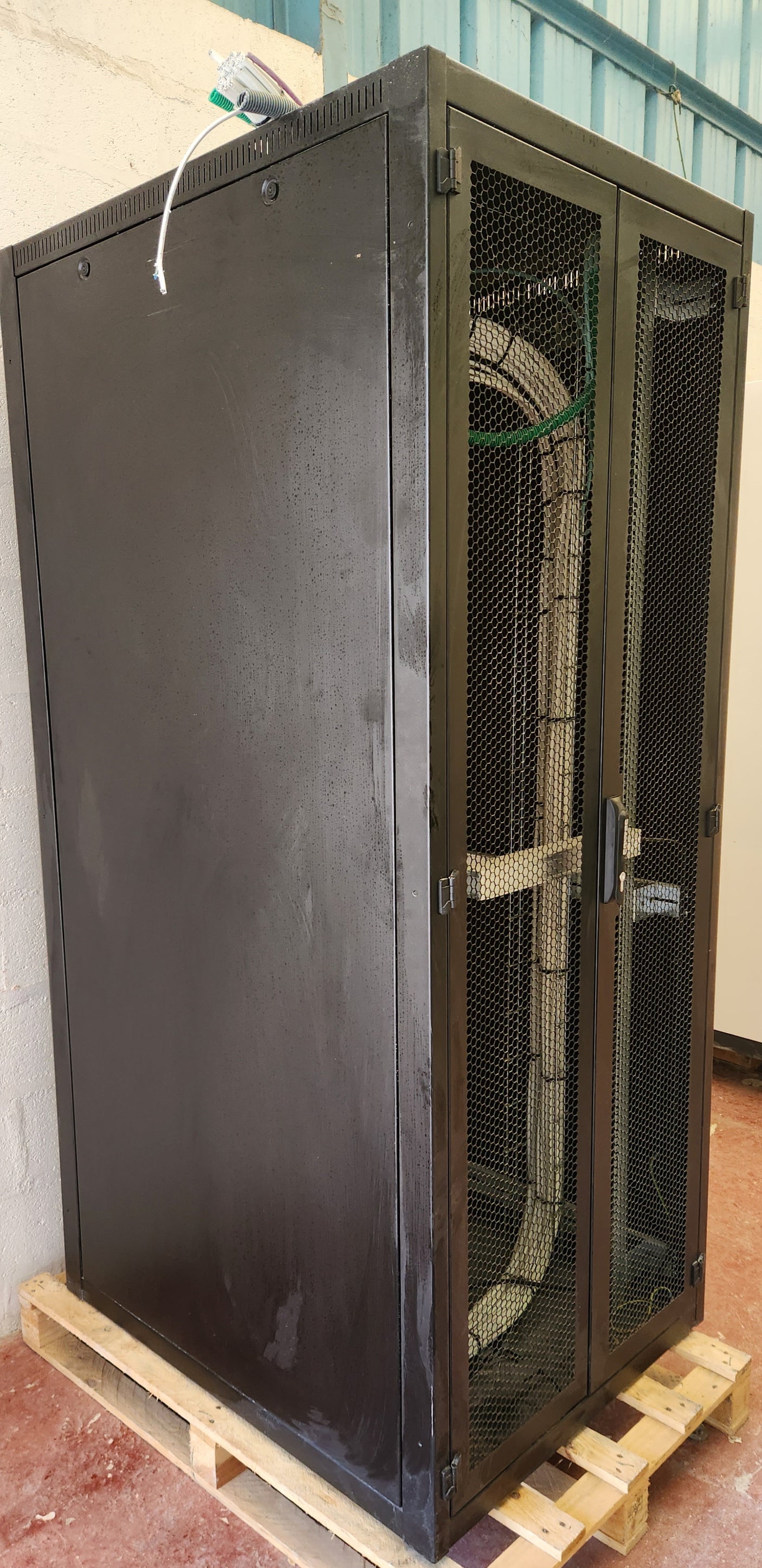 Baie de brassage / armoire serveur 19" complète ~42U