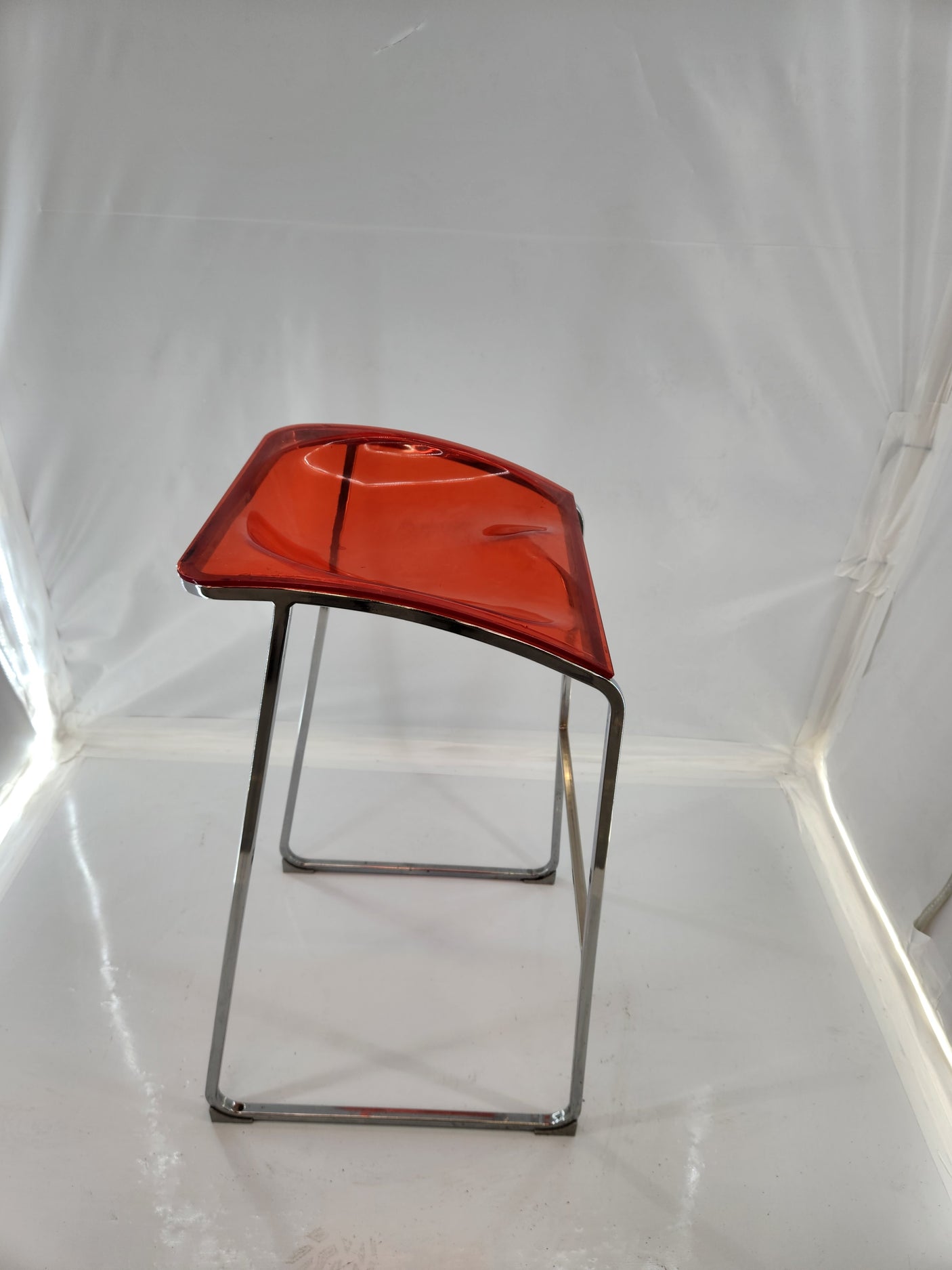 Tabourets design rouge et métal – Style contemporain - Très bon état