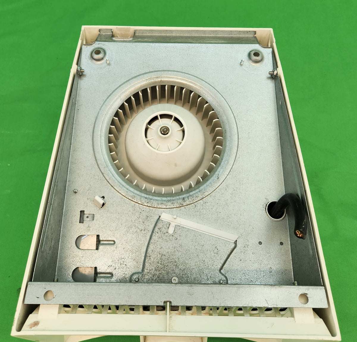 Sèche-mains automatique à détection infrarouge 1 750 W – S&P SL-2002 Automatic – capot blanc – Bon état