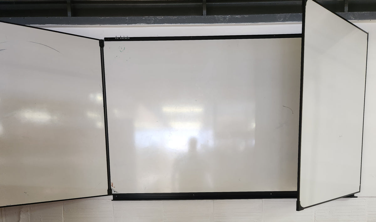 Tableau blanc triptyque à volets 200 x 100 cm – effaçable à sec – 5 faces d'écriture – Bon état