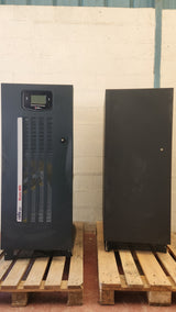 Onduleur Riello Master MPS MPT 40-6P, puissance nominale 40 kVA / ≈ 36 kW, + batteries