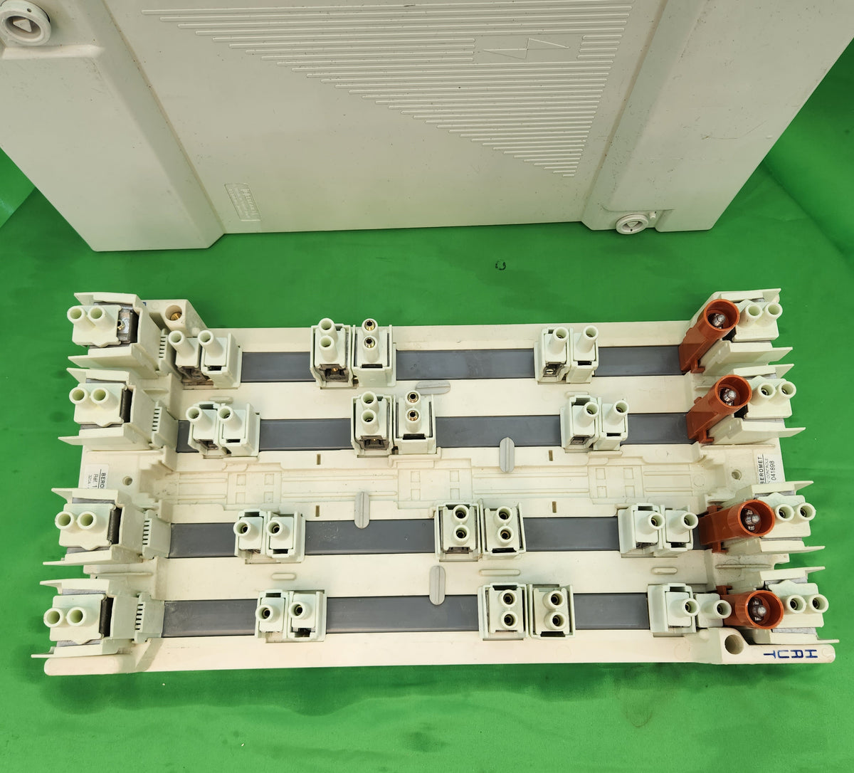 Coffret de dérivation tétrapolaire pour colonne électrique – Beromet – raccordement 50 à 240 mm², alu ou cuivre – Bon état
