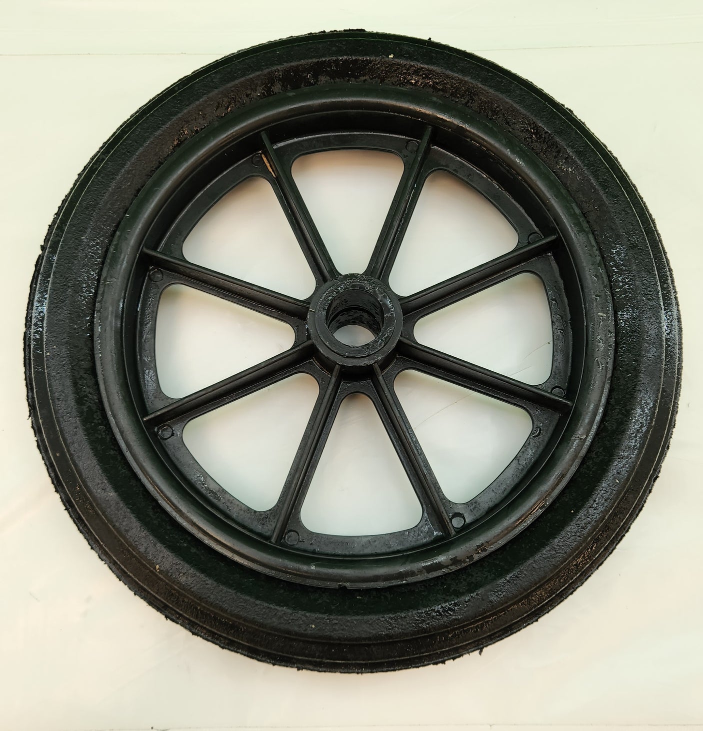 Roue pleine Ø37 cm pour chariot / matériel – bon état