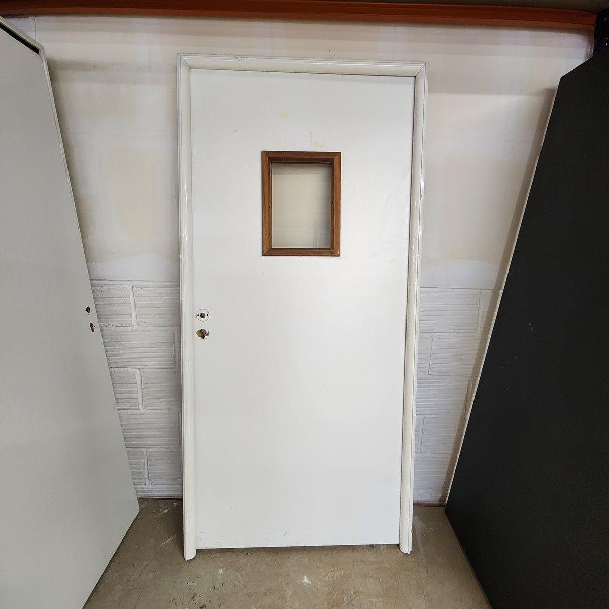 Bloc-porte 93 x 204 cm avec oculus vitré – huisserie métallique – porte pleine blanche – Bon état