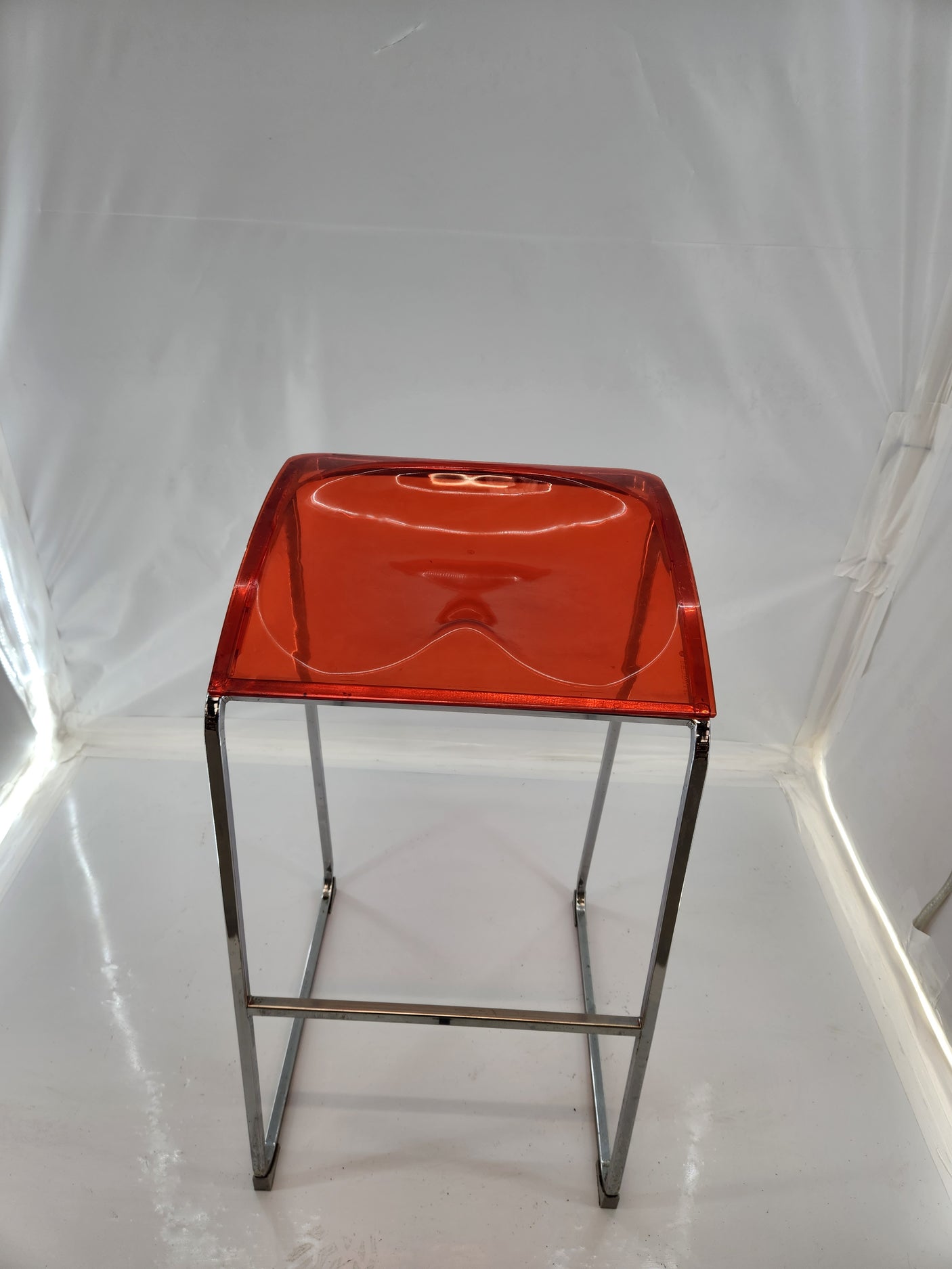 Tabourets design rouge et métal – Style contemporain - Très bon état