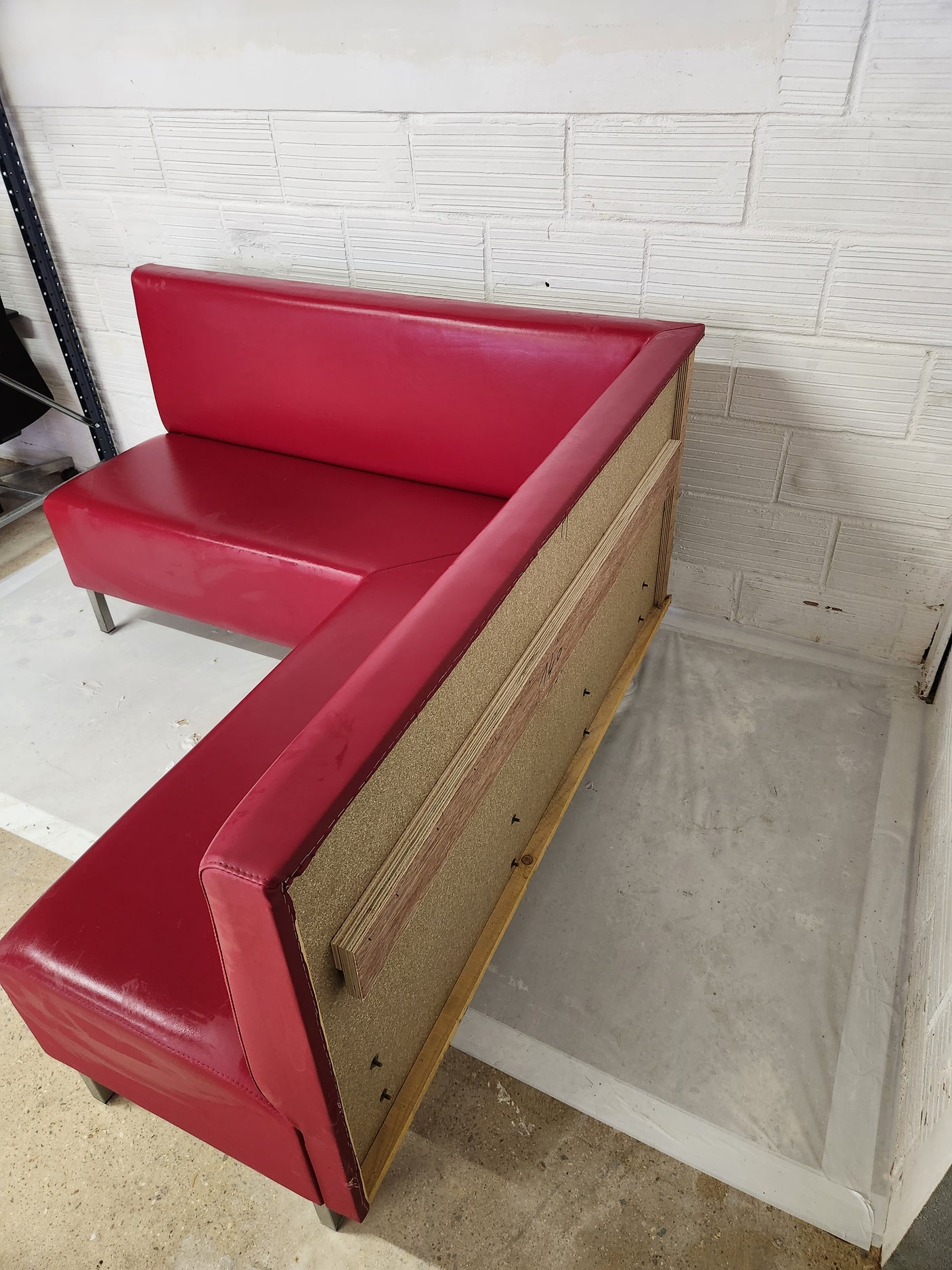 Banquette d’angle rouge – idéal restaurant / snack / bar