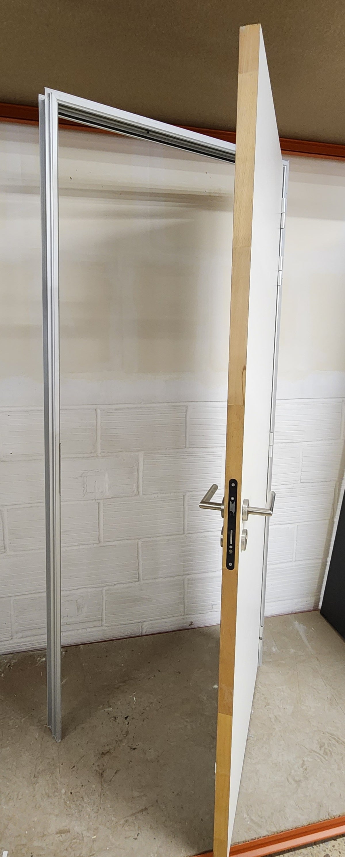 Bloc-porte de bureau 93 x 204 cm – stratifié blanc – huisserie aluminium + imposte – poignée inox – Bon état