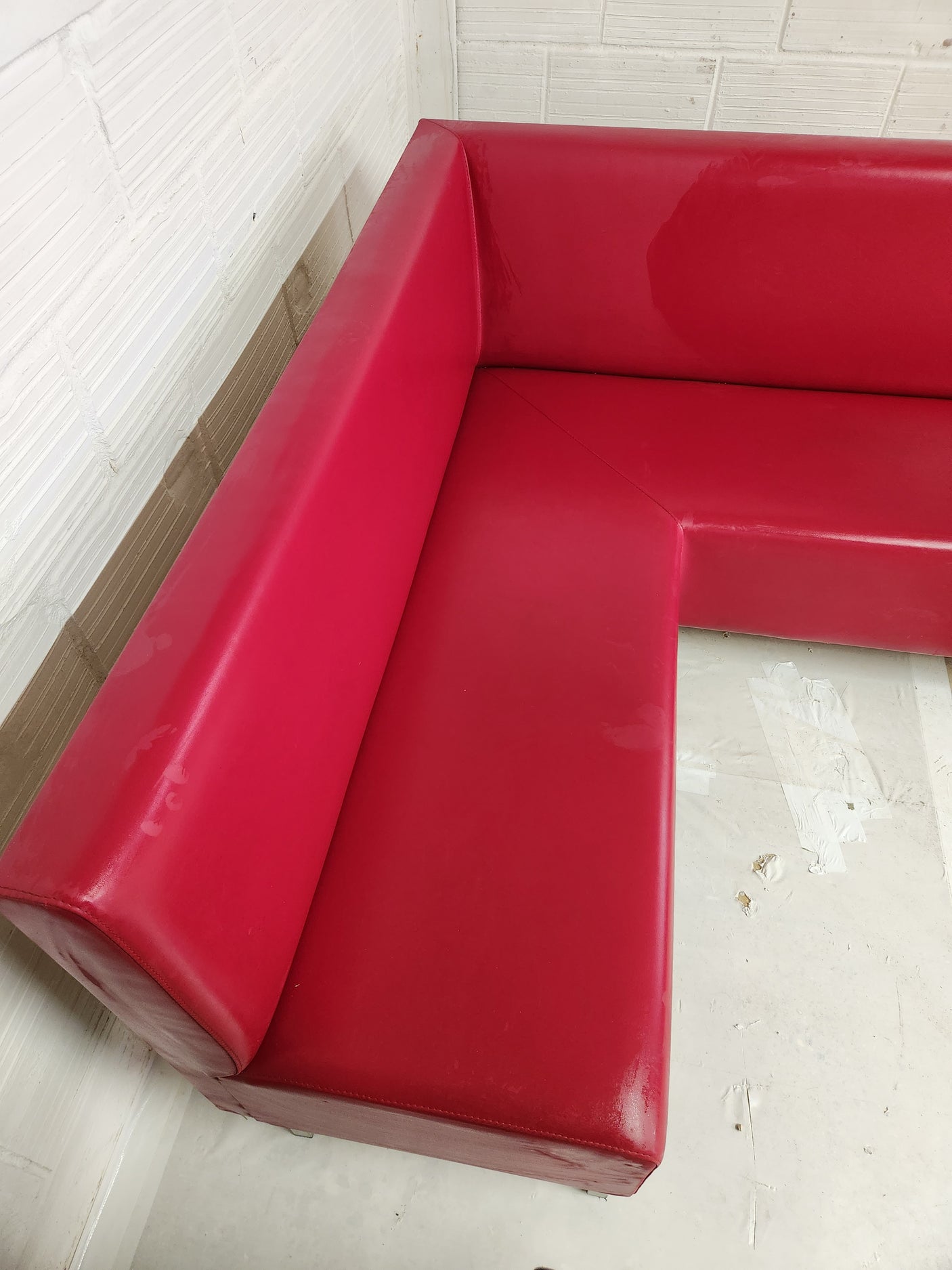 Banquette d’angle rouge – idéal restaurant / snack / bar