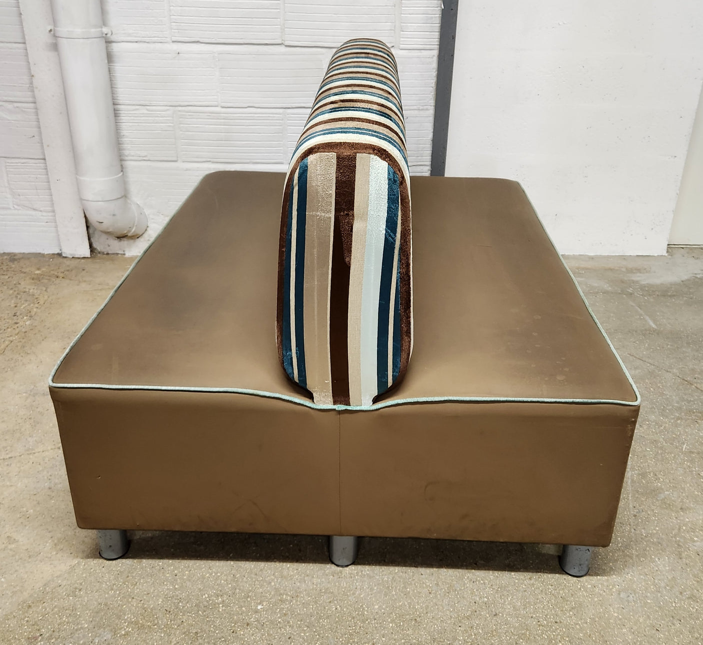Banquette professionnelle 3 places – Plusieurs dimensions – Très bon état