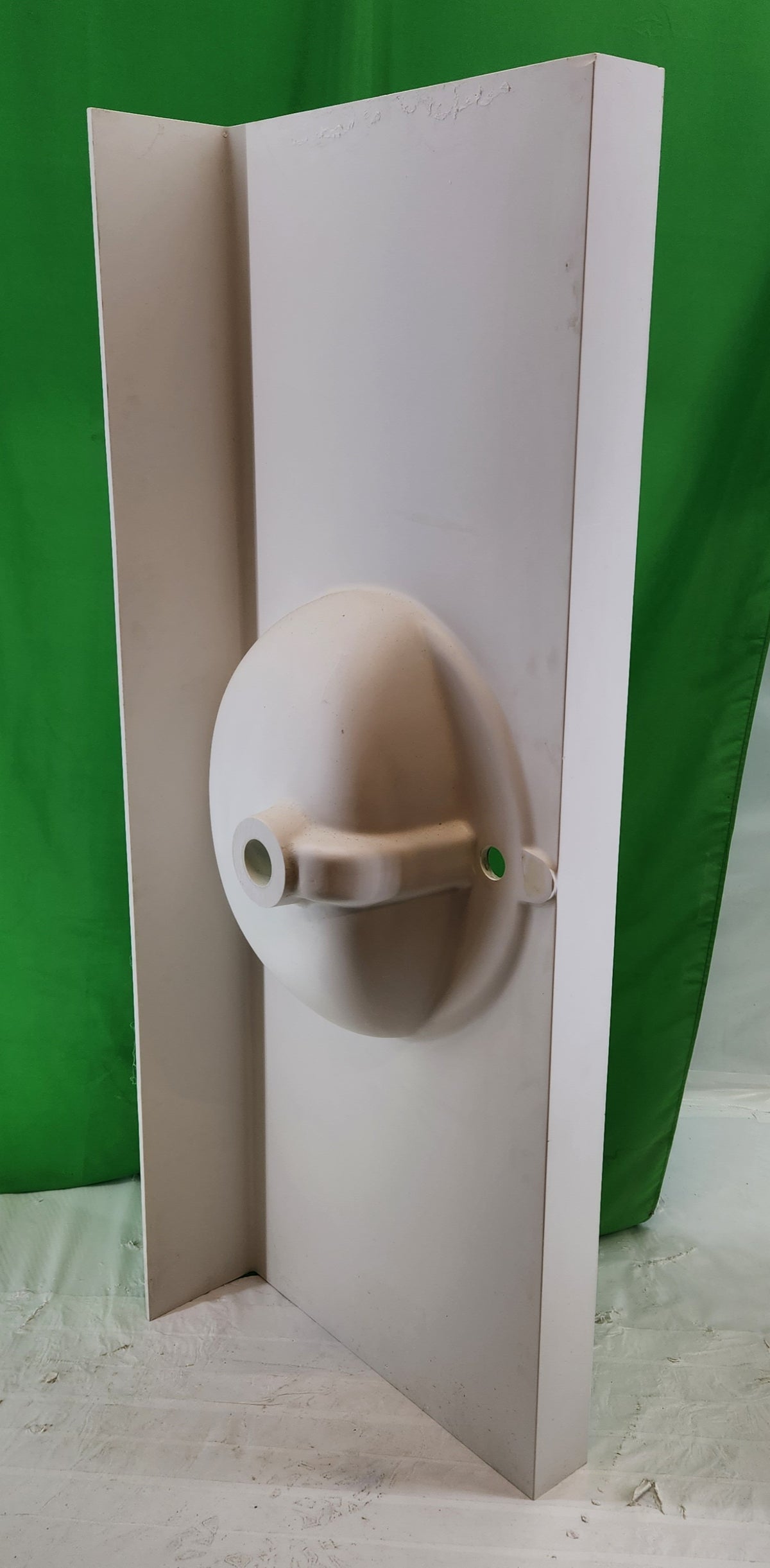 Plan vasque monobloc résine minérale 147 cm – vasque ronde intégrée + dosseret – blanc – Bon état