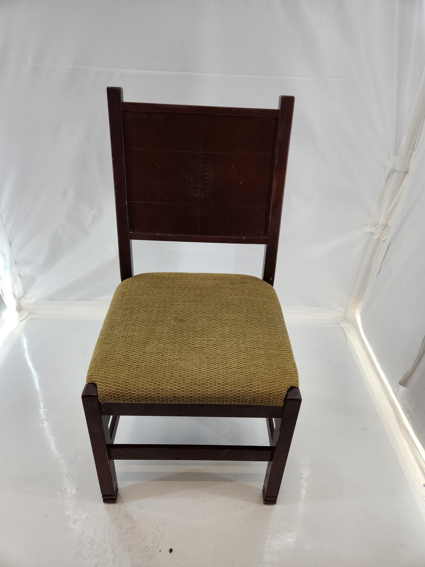 Chaise ancienne en bois massif avec assise tressée – 9,5 kg - Très bon état