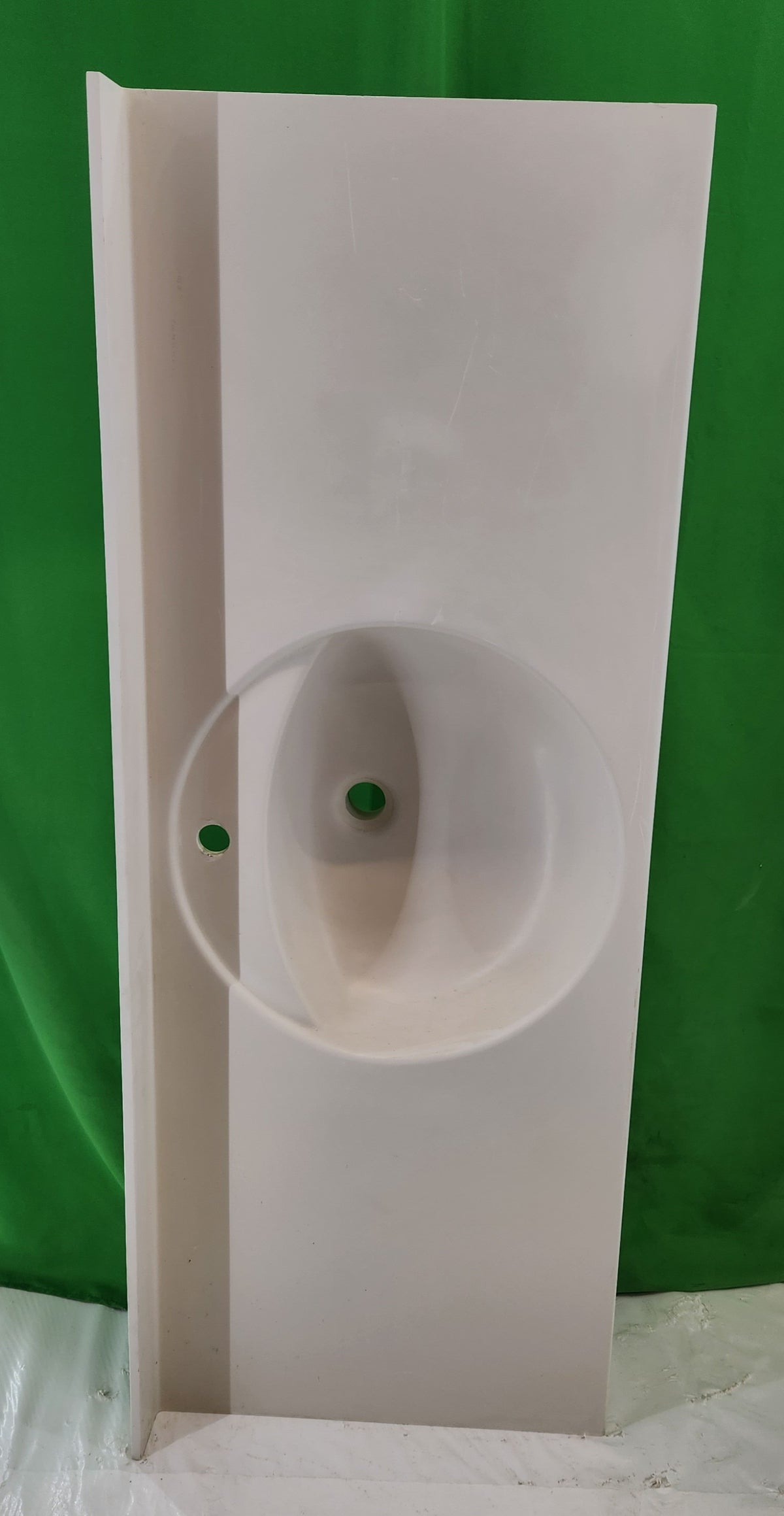 Plan vasque monobloc résine minérale 147 cm – vasque ronde intégrée + dosseret – blanc – Bon état