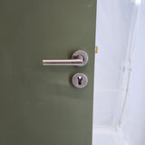 Bloc-porte intérieur 93 cm vert olive avec huisserie et poignée inox – Bon état
