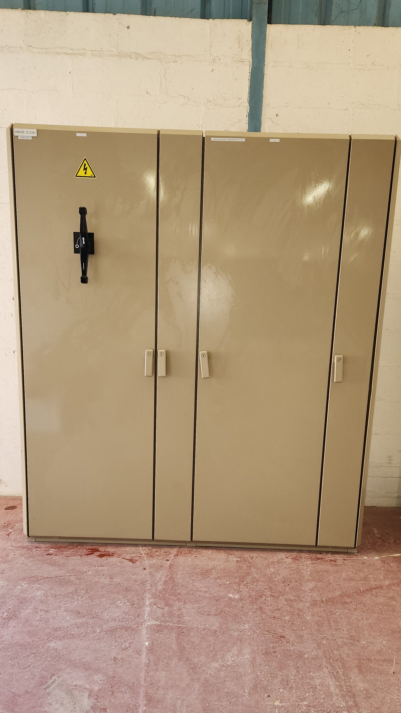 Grande armoire électrique industrielle / armoire de distribution 2,02 m