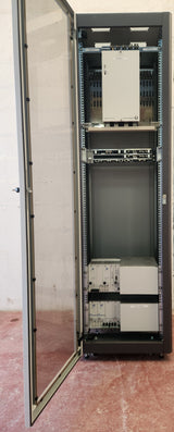 Baie informatique / armoire réseau industrielle complète – 42U env.