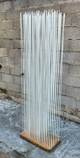 Séparateur d'espace design à tiges souples – socle bois 60 x 30 cm – H 182 cm – Bon état