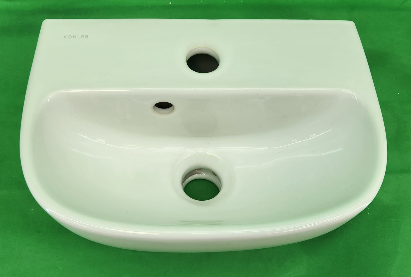 Lavabo compact en céramique - Marque Alterna - Très bon état