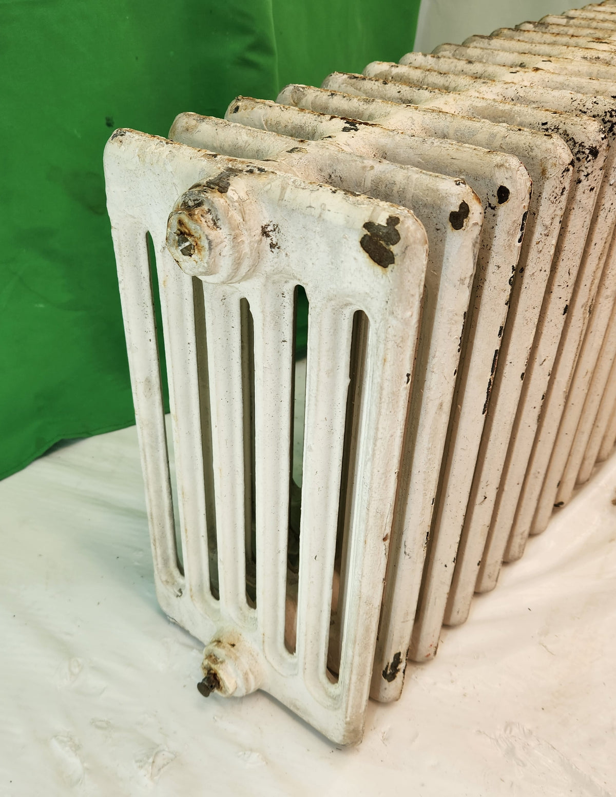 Radiateur fonte ancien bas 42 cm – 105 cm de long – 20 éléments – spécial allège – État correct